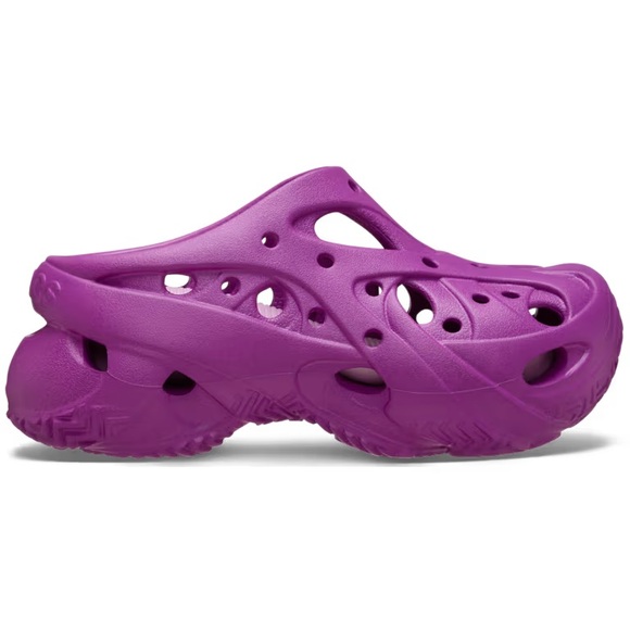 CROCS Women's Vibrant Purple Clogs - Picture 7 of 14